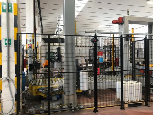 Used Atlanta pallet wrapper — 2