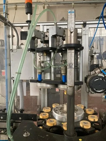 Used R&G capsuling machine — 9
