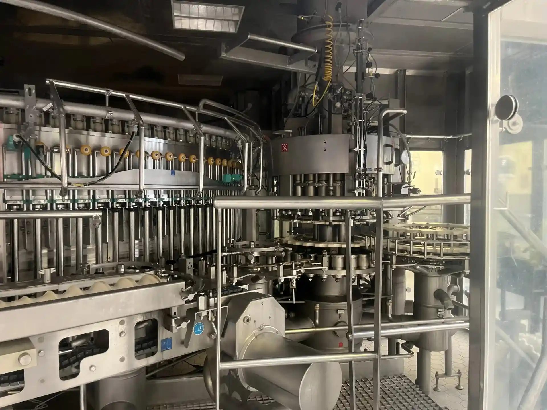 Used Filling Monoblock PET Krones Modulfill 43.000 bph — 5