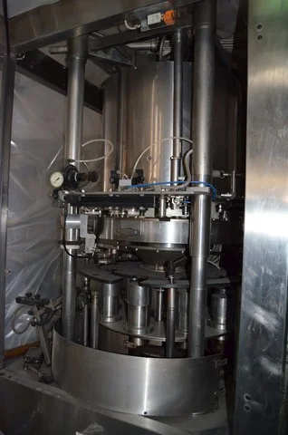 Used glass bottling line for still wine — 11