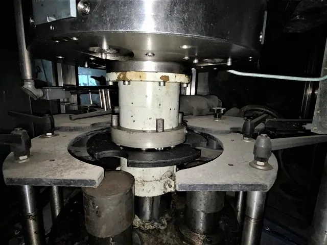 Used capper Bertolaso Delta 504 R/S — 9
