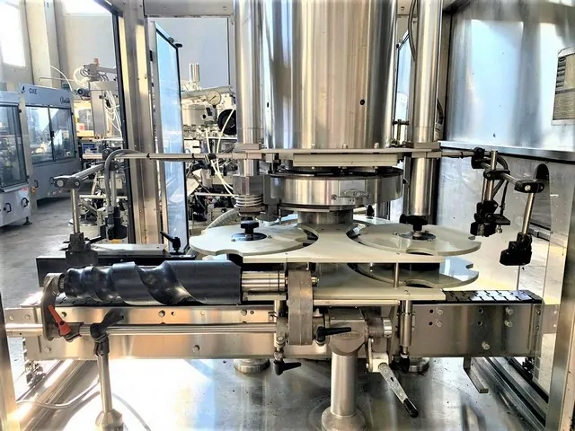Used capper Bertolaso Delta 604 sx