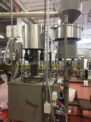 Used capper Bertolaso screw cap 8.000 bph — 6