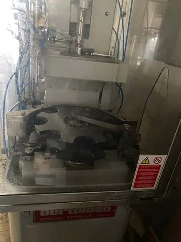 Used capper Bertolaso self level system — 2