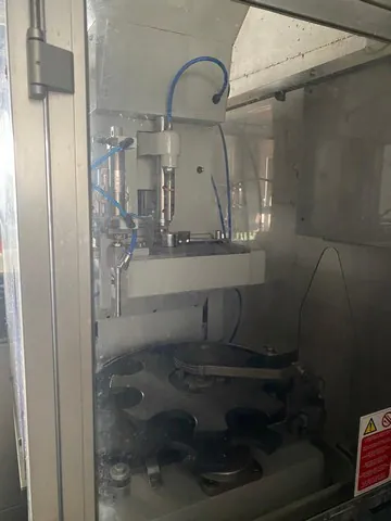 Used capper Bertolaso self level system — 3