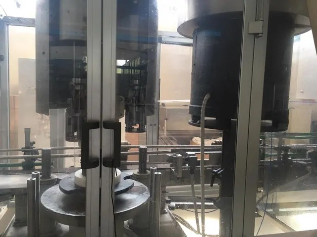 Used capper Bertolaso Stelvin — 3