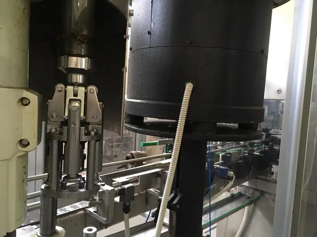 Used capper Bertolaso Stelvin — 6