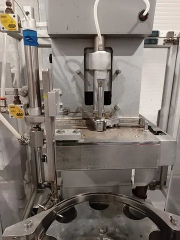 Used capper Bertolaso