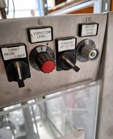 Used Capper Technovin 3T Stelvin 5.000 bph — 9