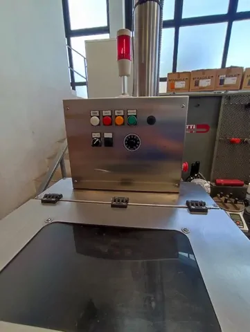 Used Caps Elevator CTECH Screw Caps — 4