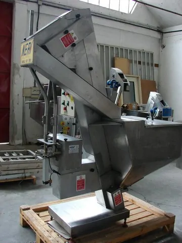 Used Caps Elevator Neri — 2