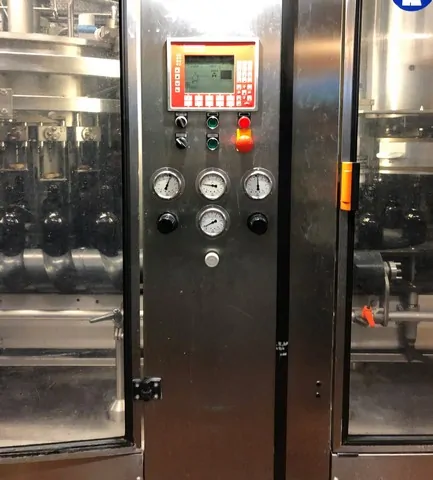 Used Complete Bottling Line Isobaric Bertolaso — 4