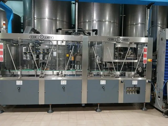Used Complete Bottling Line MBF 9.500 bph — 4