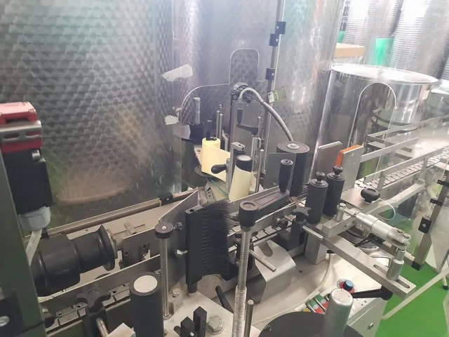 Used Complete Bottling Line Oil 1.500 bph — 2
