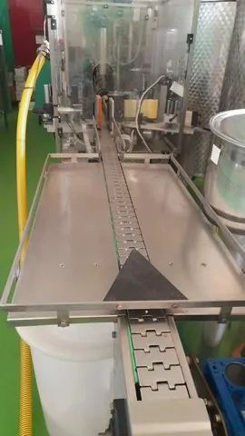 Used Complete Bottling Line Oil 1.500 bph — 3