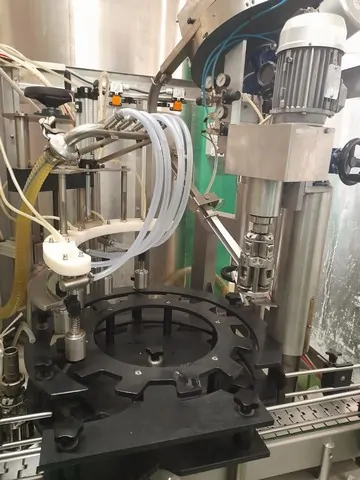 Used Complete Bottling Line Oil 1.500 bph — 5