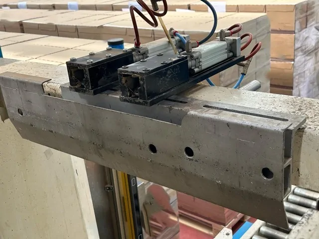 Used Depalletizer Manzini Comaco Da-700BL — 8