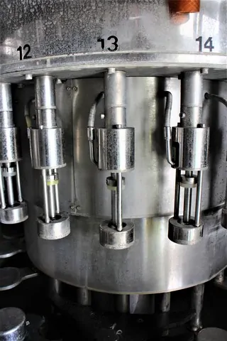 Used filler Alfatek low vacuum 3.500 bph — 8