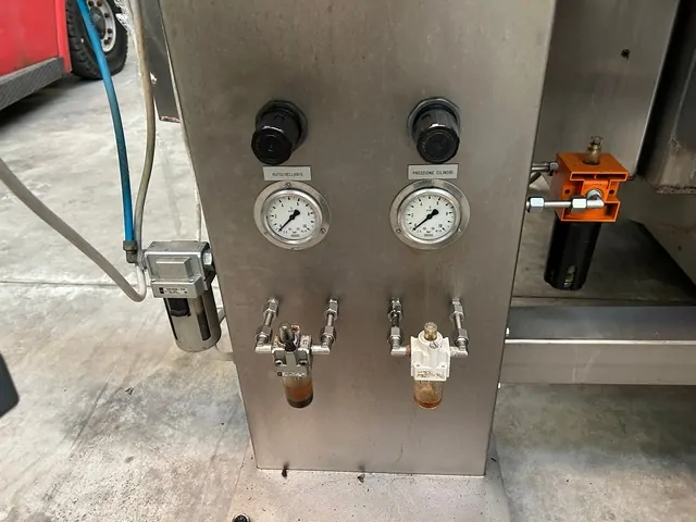Used Filler Bertolaso 24v isobaric — 8