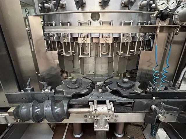 Used Filler Bertolaso 24v isobaric — 9