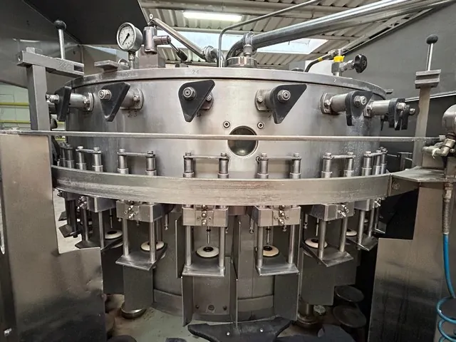 Used Filler Bertolaso 24v isobaric — 10