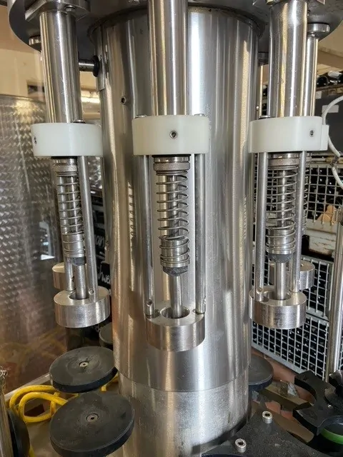 Used filler Clifom Europa 1.600 bph — 5