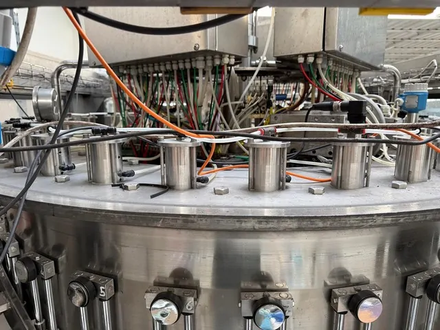Used Filler Corfill Sara Elp 32 valves isobaric — 8