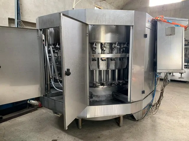 Used filler Vir Mauri Mutina isobaric 5.000 bph — 5