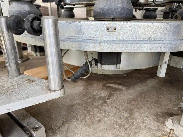 Used Kosme Labeller 8T CE CO 4S Adhesive 5.000 bph — 5