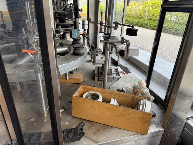 Used Kosme Labeller 8T CE CO 4S Adhesive 5.000 bph — 6