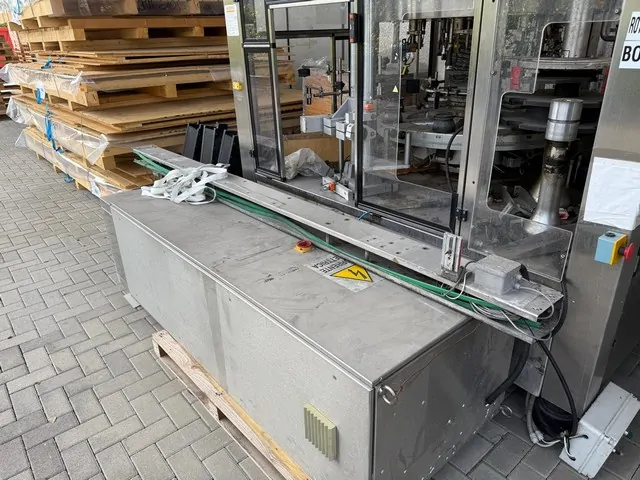 Used Kosme Labeller 8T CE CO 4S Adhesive 5.000 bph — 7