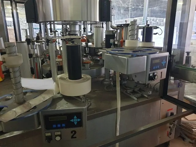 Used labeller Kosme 6t 3s adhesive — 3