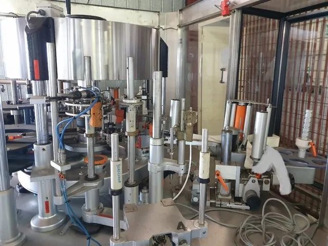 Used labeller Kosme 6t 3s adhesive — 5