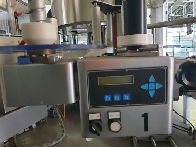 Used labeller Kosme 6t 3s adhesive — 6