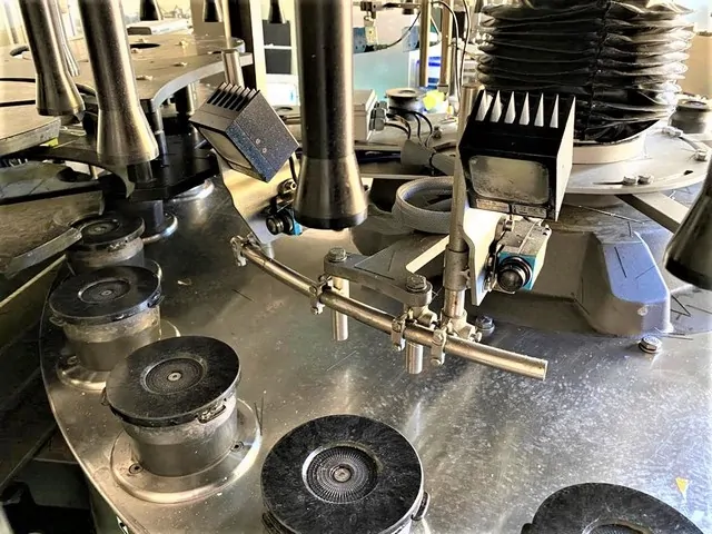 Used labeller Kube adhesive 18.000 bph — 4