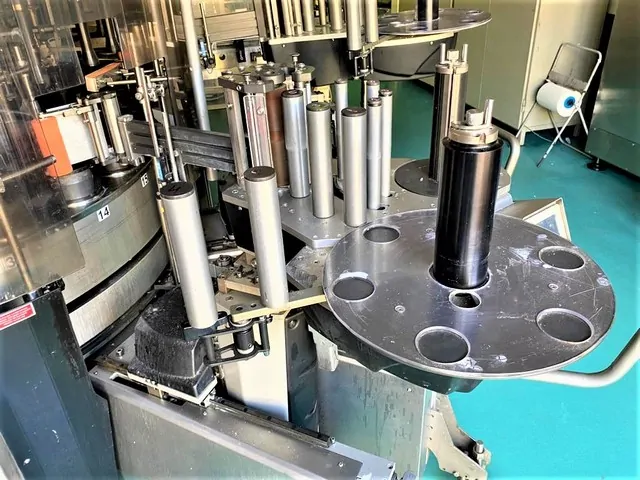 Used labeller Kube adhesive 18.000 bph — 5