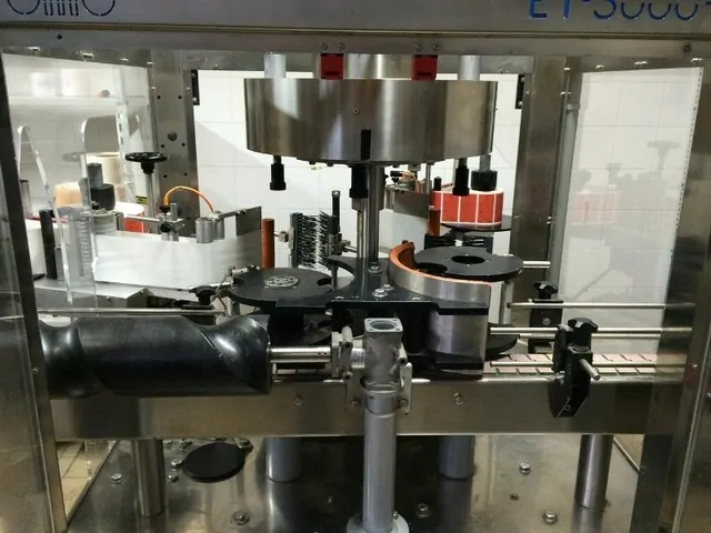 Used labeller OMB adhesive 2.000 bph — 3