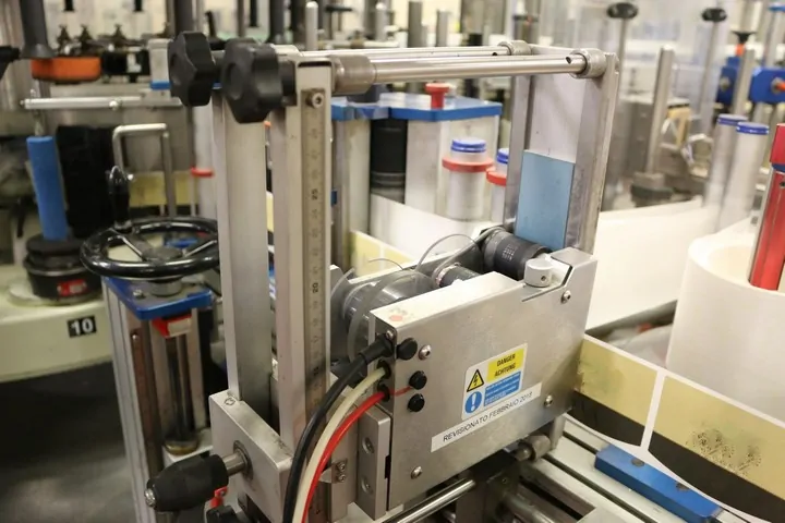 Used labeller P.E. adhesive 12.000 bph — 2