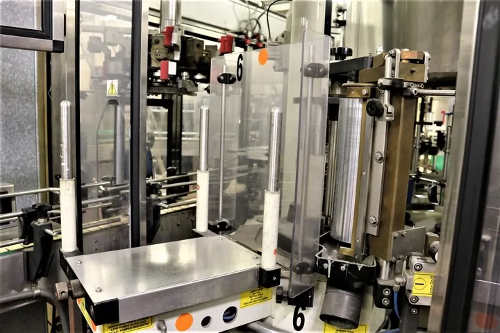 Used labeller P.E. adhesive 12.000 bph — 5