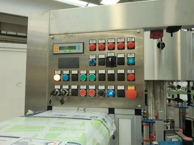 Used labeller P.E. Master m/e — 8