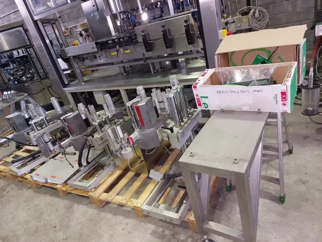 Used labeller Sacmi adhesive 12.000 bph — 3