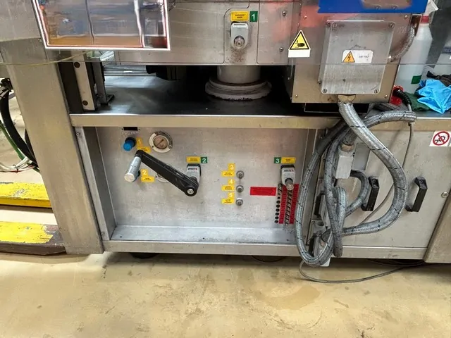 Used Labeller Sacmi Roll-Fed Opera 200 RF — 5