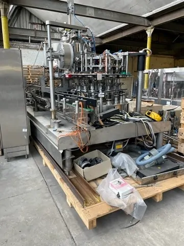 Used monoblock capper | wirehooder Bertolaso — 7