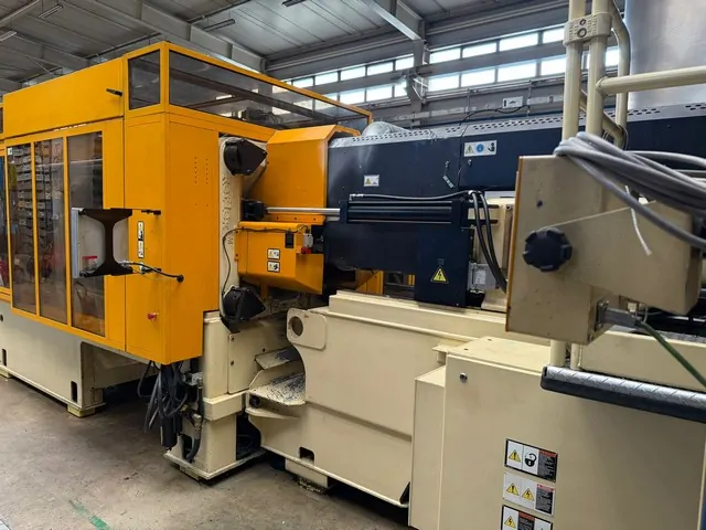 Used PET Prefom Presses Husky 2010 — 6