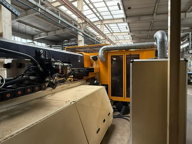 Used PET Prefom Presses Husky 2010 — 10