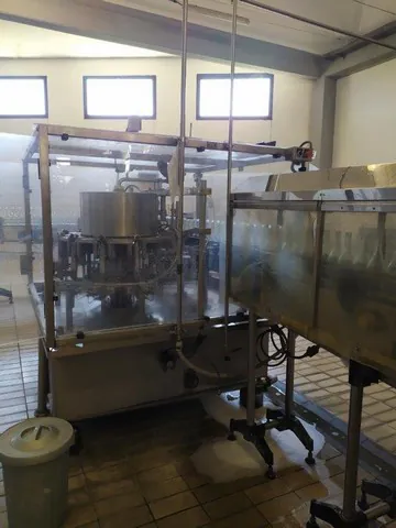 Used rinser Melegari 3.000 bph — 3