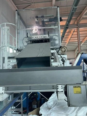 Used Hekuma Pet preform injection molding system — 4