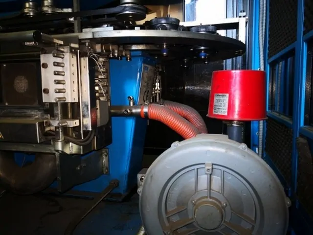 Used Blow Moulding Machine Sipa sf 8/4 — 3