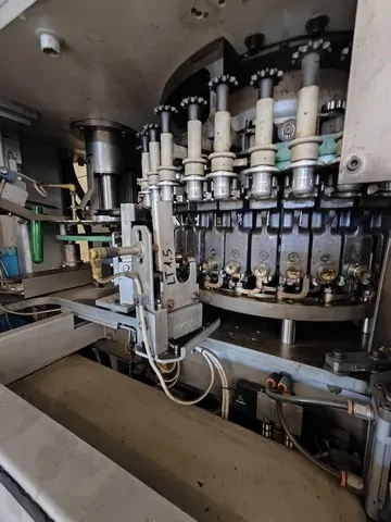 Used Blow Moulding Machine Sipa Sfr 16 — 7