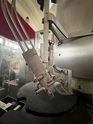 Used Bertolaso capper — 7